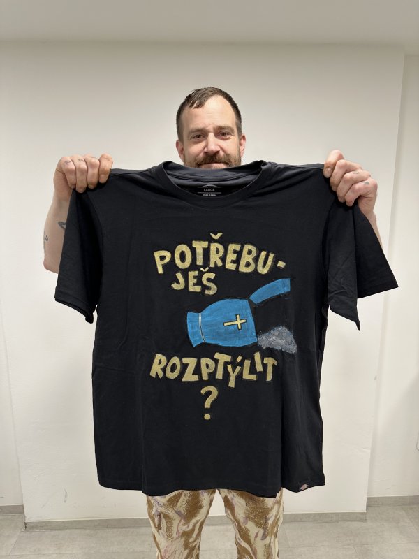 VYPRODÁNO!!! Triko 1z1 - POTŘEBUJEŠ ROZPTÝLIT? | Fanshop Prago Union