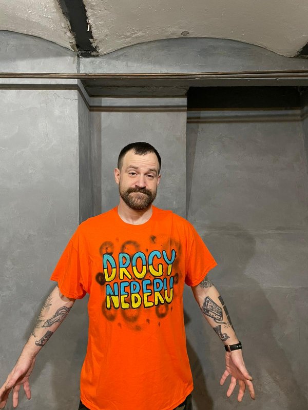 VYPRODÁNO!!! Triko 1z1 Drogy neberu...oranž | Fanshop Prago Union